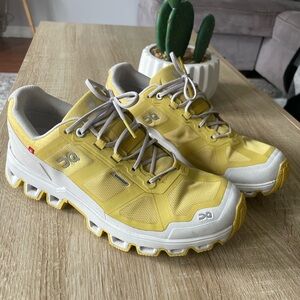 On cloud venture mustard/yellow